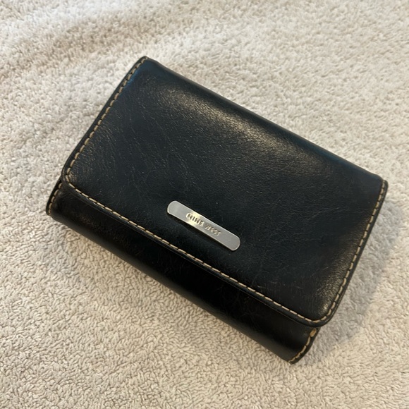 Nine West Handbags - Nine West Black Leather Pocket Wallet